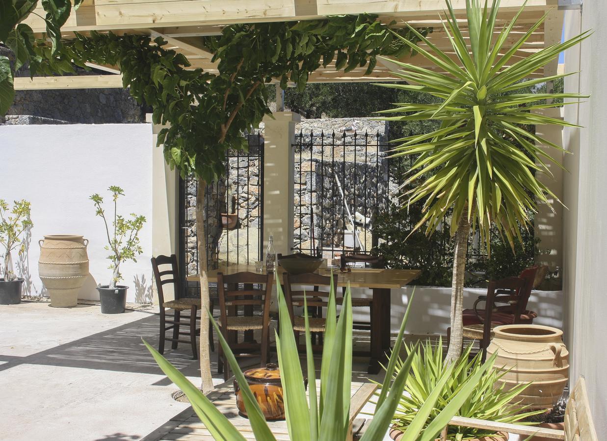 Villa Dio Petres Kroustas Esterno foto
