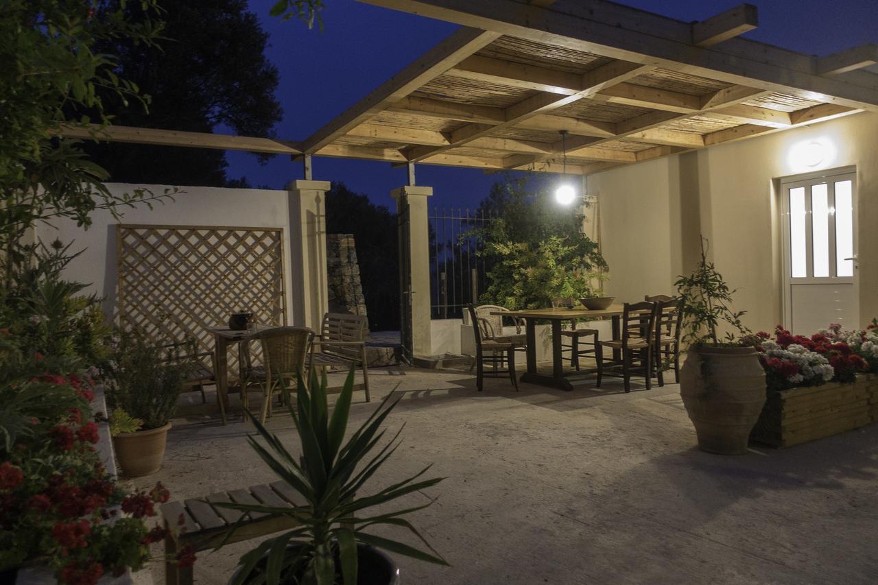 Villa Dio Petres Kroustas Esterno foto