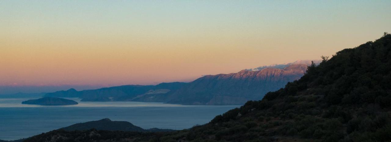 Villa Dio Petres Kroustas Esterno foto