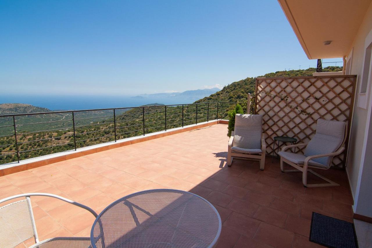 Villa Dio Petres Kroustas Esterno foto