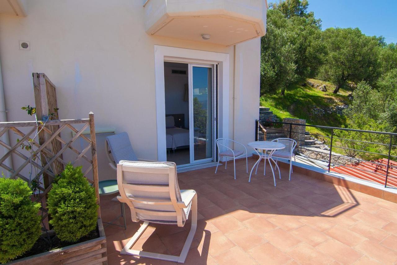 Villa Dio Petres Kroustas Esterno foto