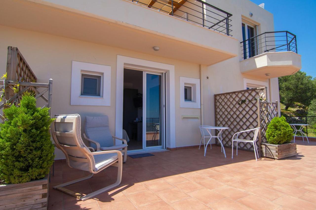 Villa Dio Petres Kroustas Esterno foto