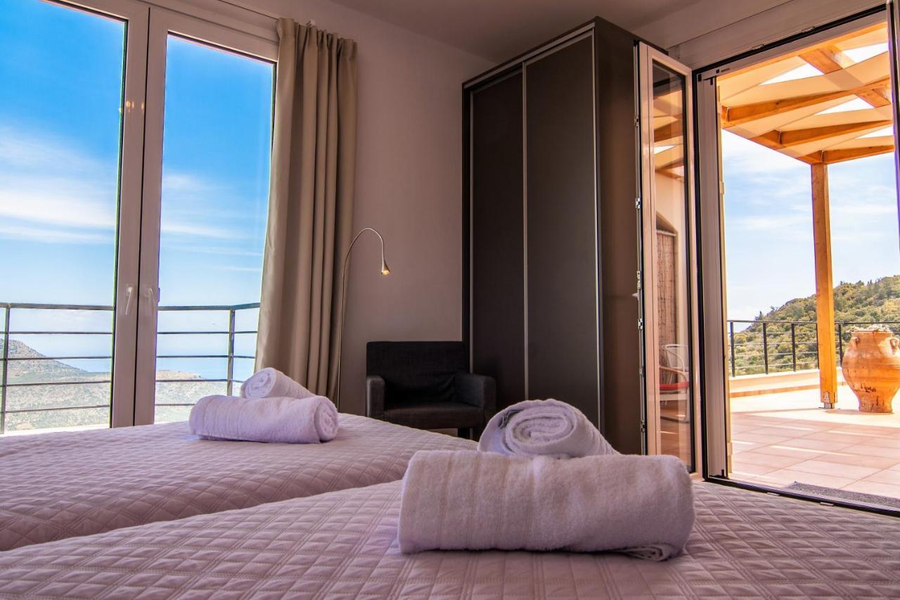 Villa Dio Petres Kroustas Esterno foto