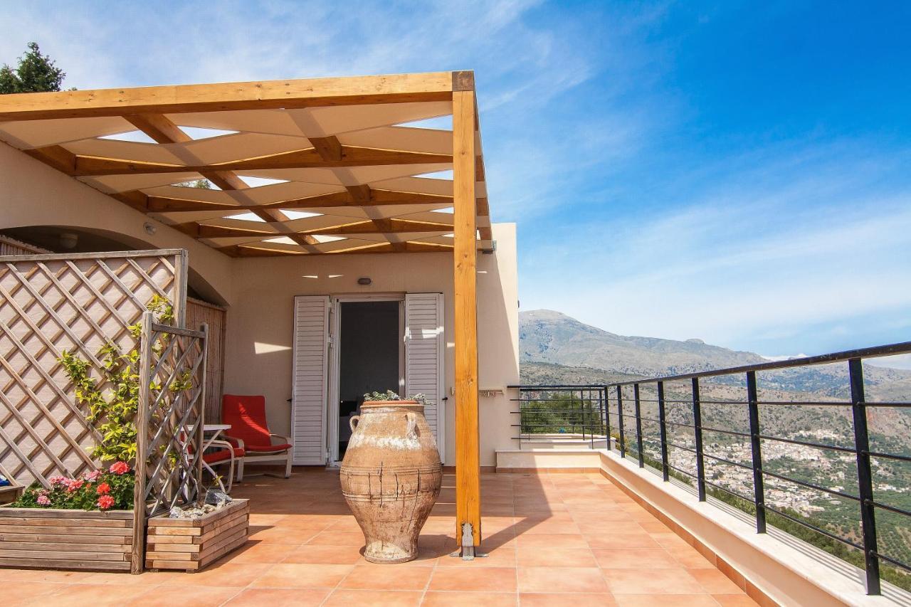Villa Dio Petres Kroustas Esterno foto