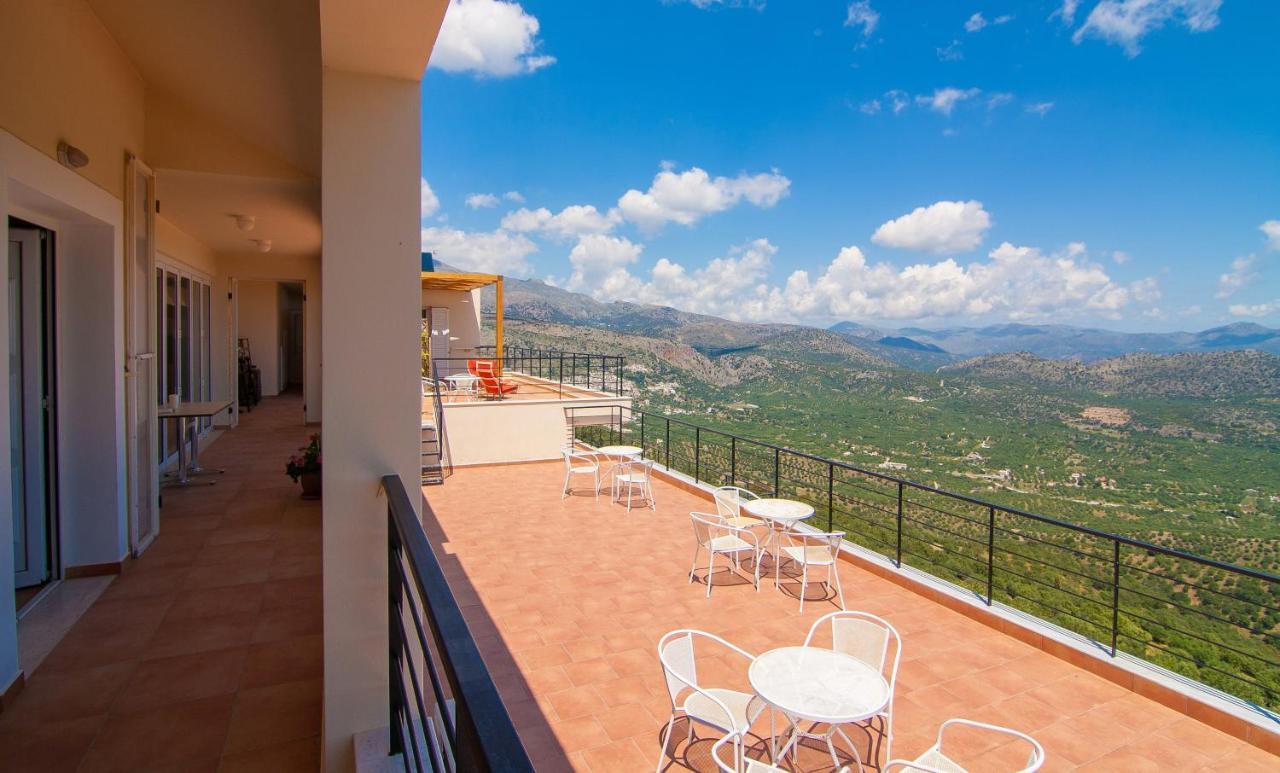 Villa Dio Petres Kroustas Esterno foto