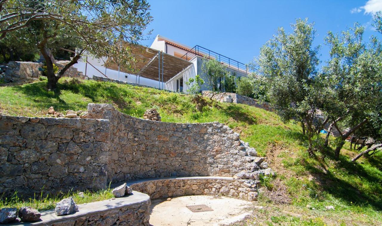 Villa Dio Petres Kroustas Esterno foto