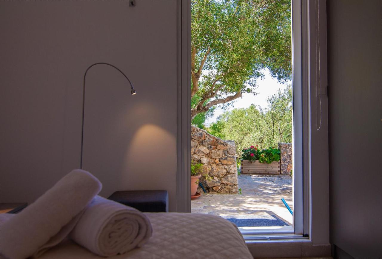 Villa Dio Petres Kroustas Esterno foto