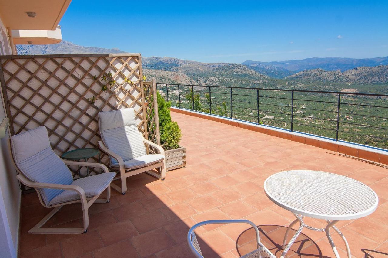 Villa Dio Petres Kroustas Esterno foto