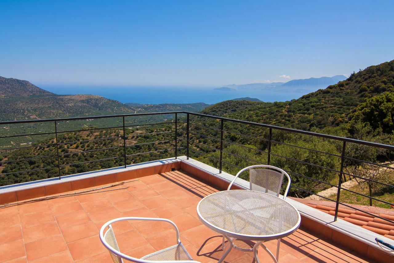 Villa Dio Petres Kroustas Esterno foto