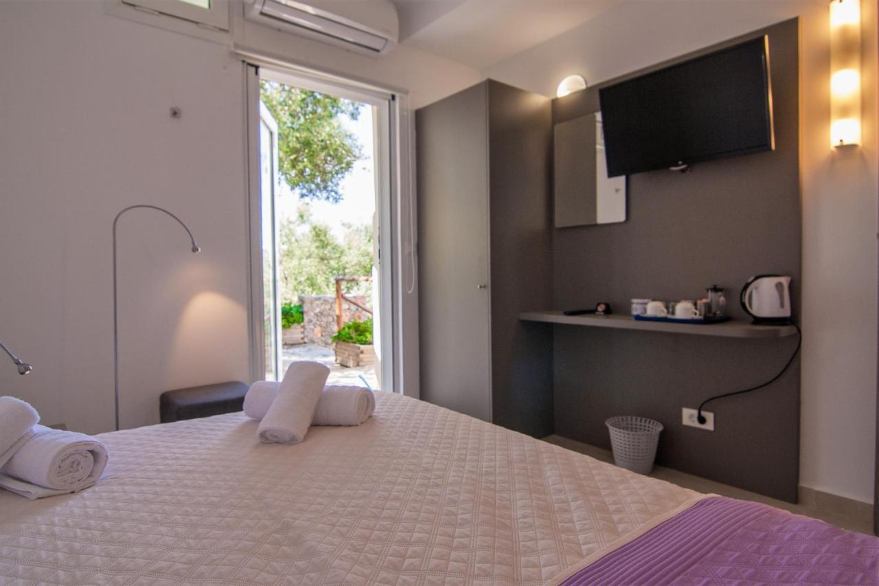 Villa Dio Petres Kroustas Esterno foto